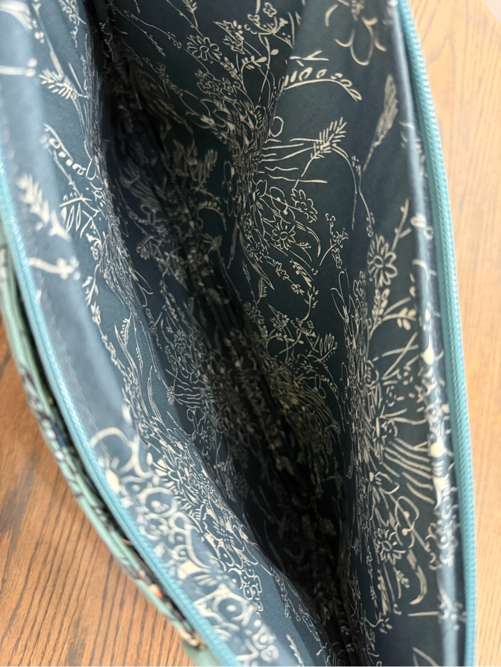 Vera Bradley Teal Floral Quilted laptop case and small cosmetic bag - Picture 3 of 10